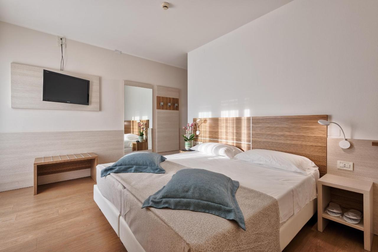 Hotel Croce Di Malta リニャーノ・サッビアドーロ エクステリア 写真