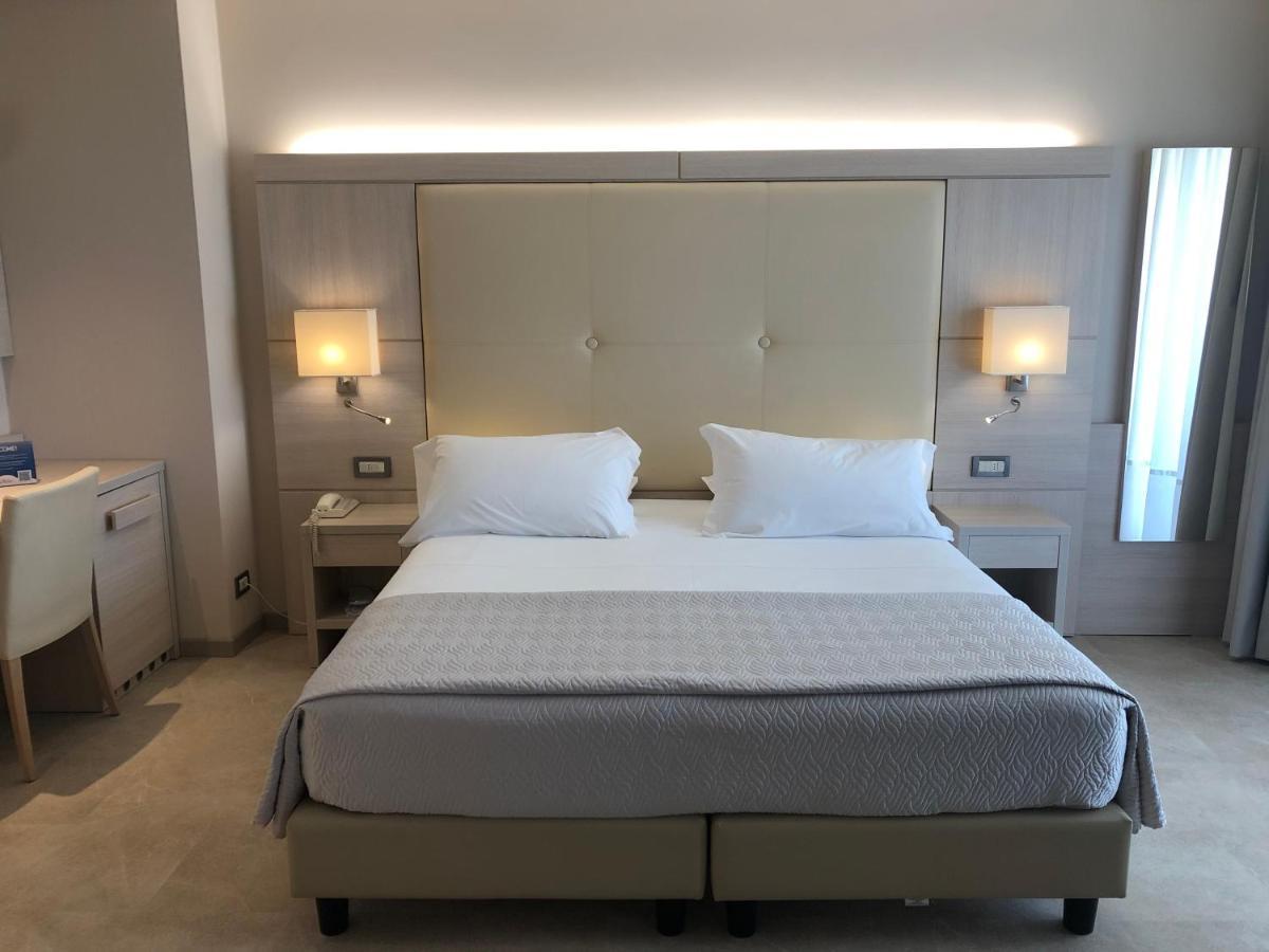 Hotel Croce Di Malta リニャーノ・サッビアドーロ エクステリア 写真