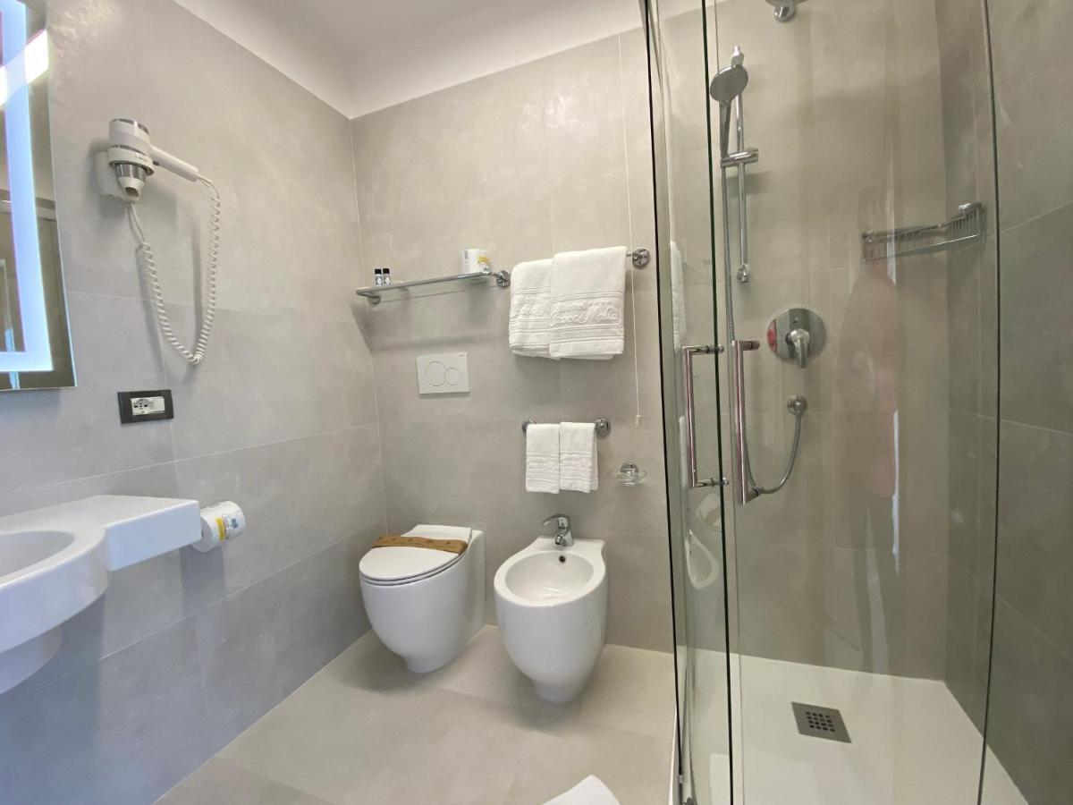 Hotel Croce Di Malta リニャーノ・サッビアドーロ エクステリア 写真