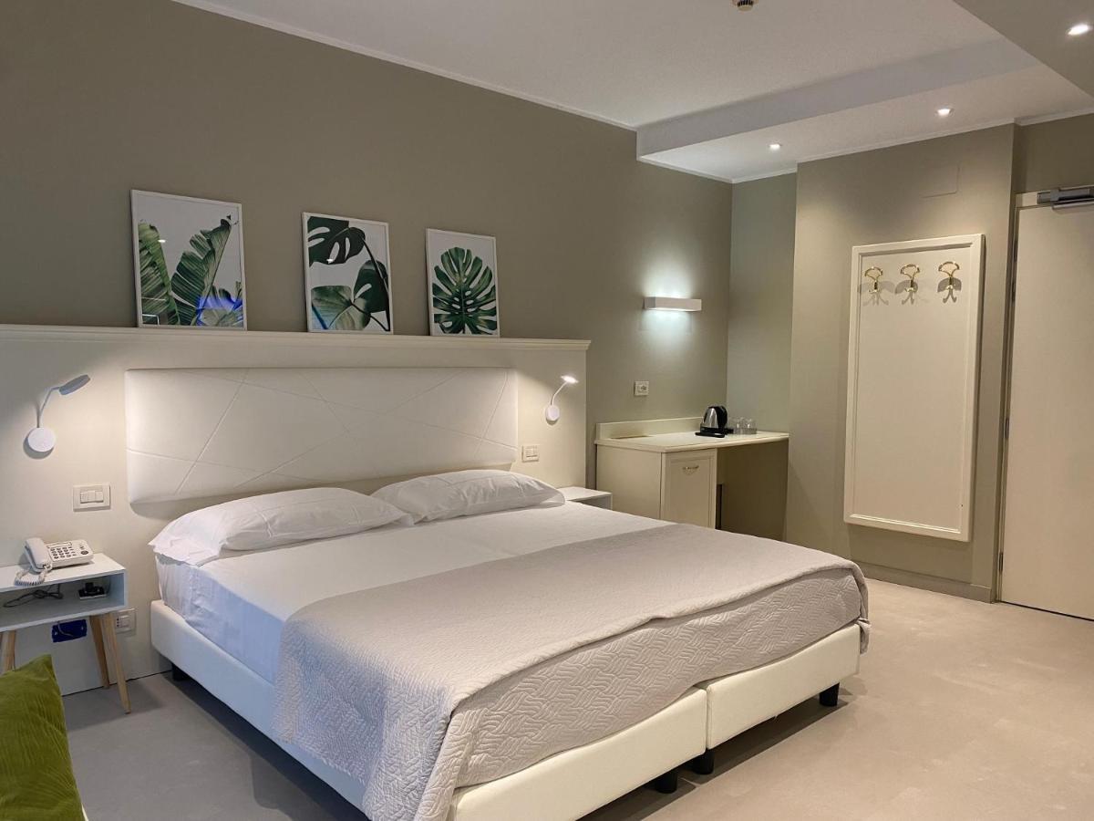 Hotel Croce Di Malta リニャーノ・サッビアドーロ エクステリア 写真