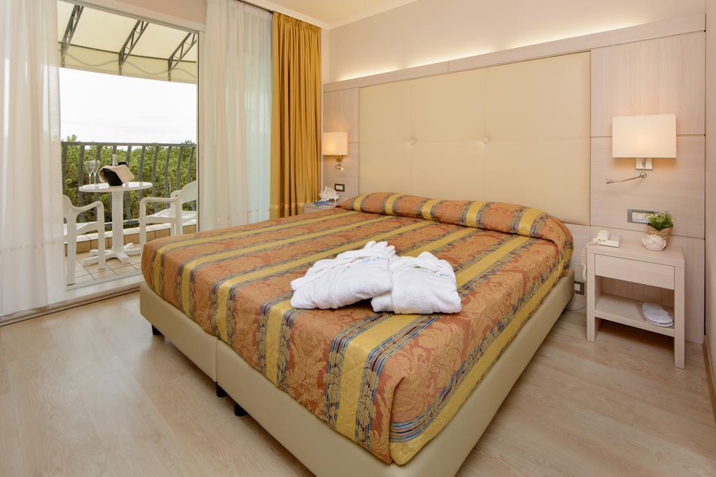 Hotel Croce Di Malta リニャーノ・サッビアドーロ エクステリア 写真