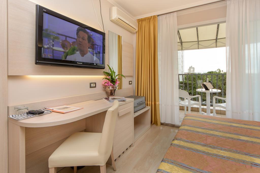 Hotel Croce Di Malta リニャーノ・サッビアドーロ エクステリア 写真