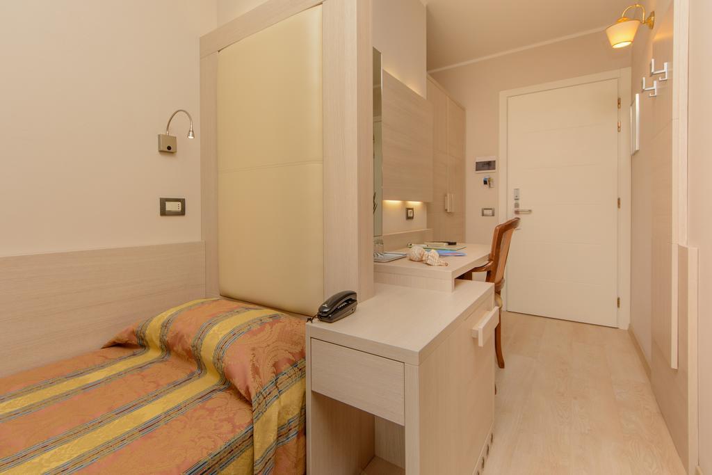 Hotel Croce Di Malta リニャーノ・サッビアドーロ エクステリア 写真