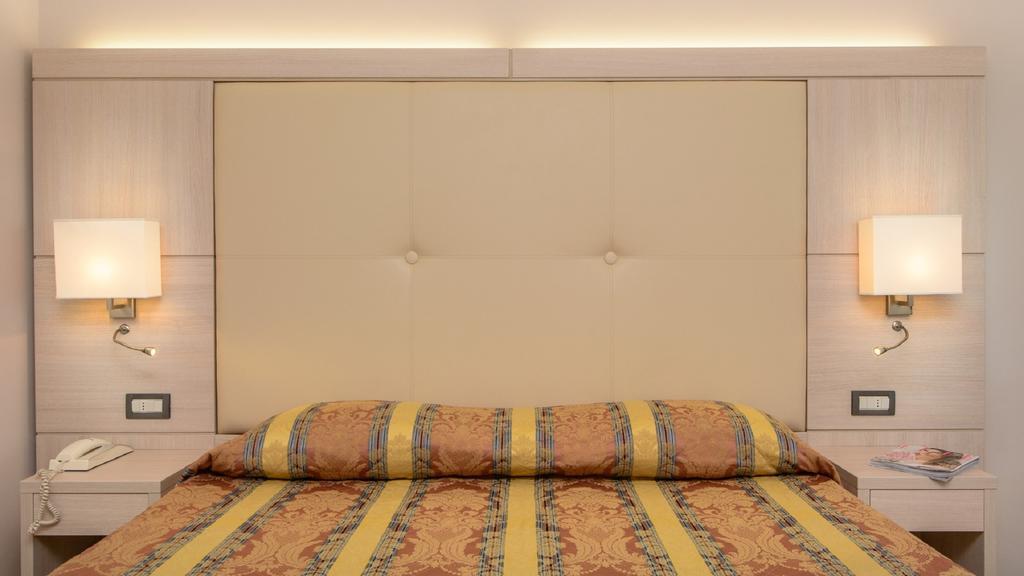 Hotel Croce Di Malta リニャーノ・サッビアドーロ エクステリア 写真