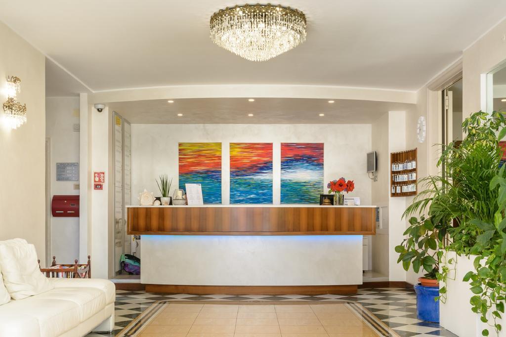 Hotel Croce Di Malta リニャーノ・サッビアドーロ エクステリア 写真