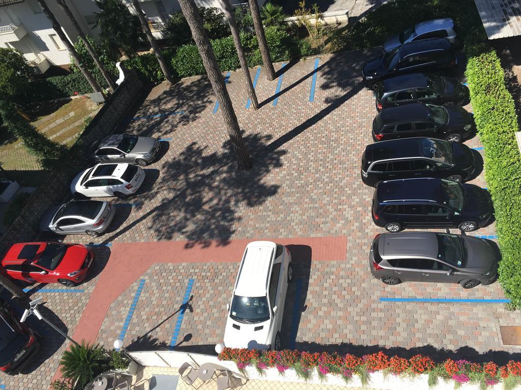 Hotel Croce Di Malta リニャーノ・サッビアドーロ エクステリア 写真